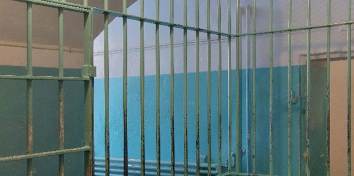 expulsan-a-un-abogado